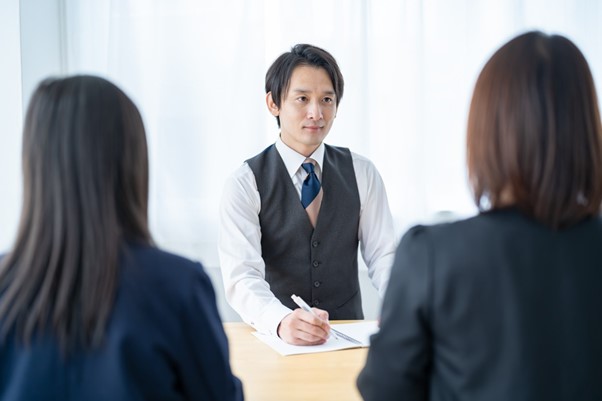 男性　上司　会話　1on1ミーティング　面談　面接