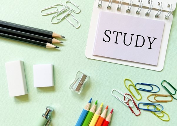 STUDY 机　ペン